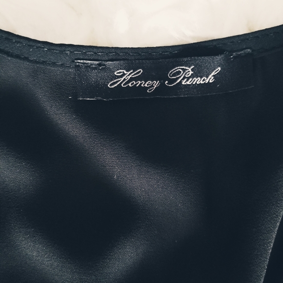 Honey Punch black long Sleeves romper, surplice.S - Picture 9 of 14